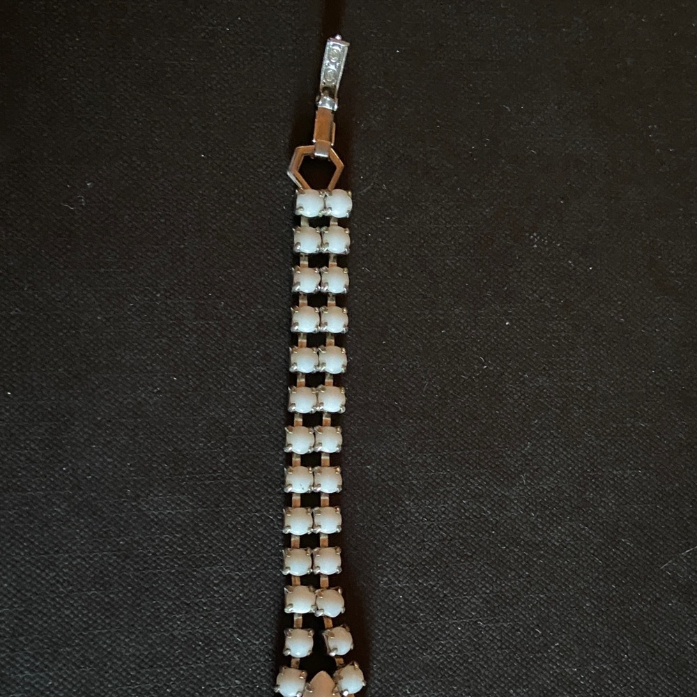 Vintage retro 50s 1950s Elegant White and silver tone Bracelet Mid Century metal - Picture 2 of 3